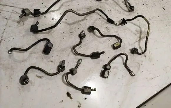 BMW 5 F10 F11 Fuel injector supply line/pipe 
