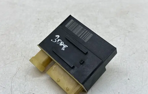 Peugeot 3008 I Glow plug pre-heat relay 9662570880