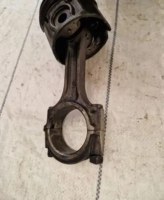 Hyundai Terracan Piston with connecting rod C79