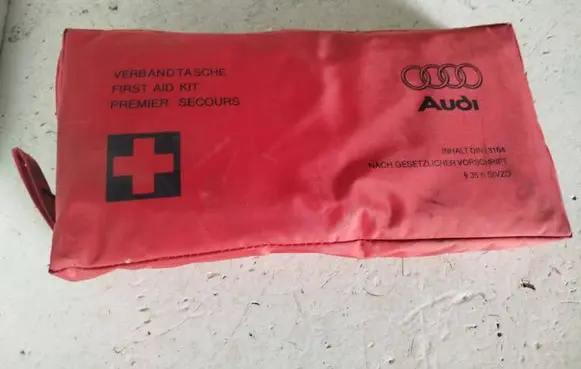 Audi A4 S4 B6 8E 8H First aid kit 4B0860281
