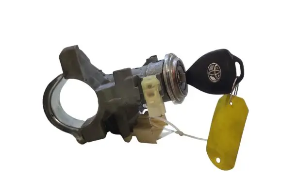 Toyota Avensis T270 Ignition lock 897830F010