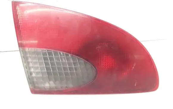 Toyota Avensis T220 Tailgate rear/tail lights 23300102