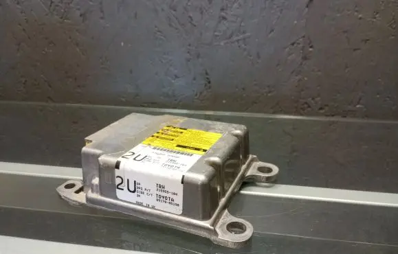 Toyota Avensis T250 Airbag control unit/module 8917005190 215955104