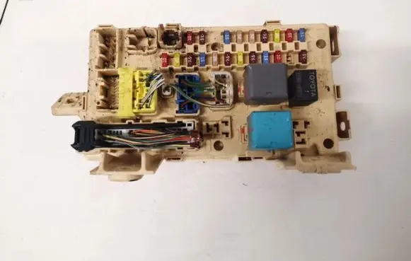 Toyota Avensis T250 Fuse box set 82641ca010f 82641-ca010-f