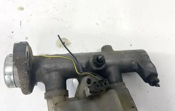 Master brake cylinder