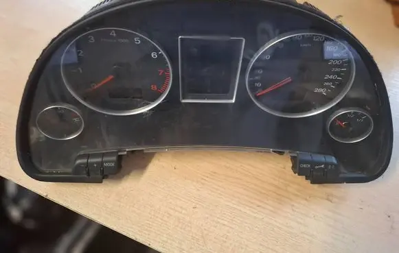 Audi A4 S4 B7 8E 8H Speedometer (instrument cluster) 263626225 8E0920932L