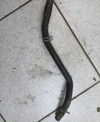 Engine coolant pipe/hose