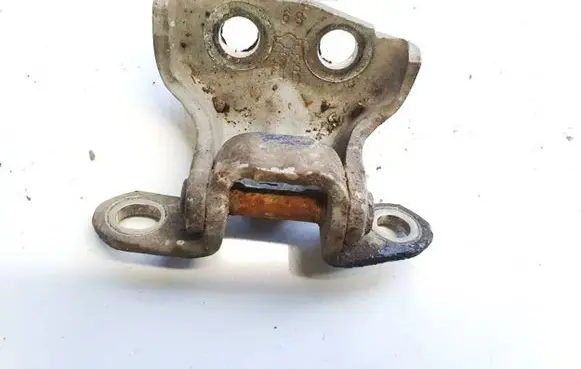 Nissan Note (E11) Front door upper hinge