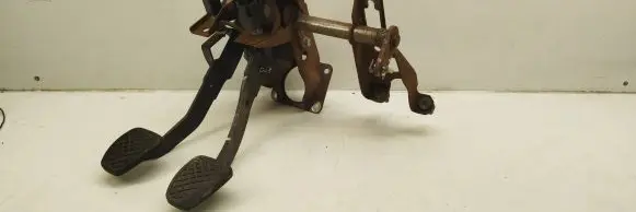 Subaru Legacy Pedal assembly 