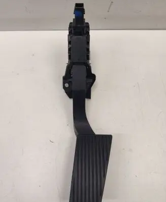 Accelerator throttle pedal
