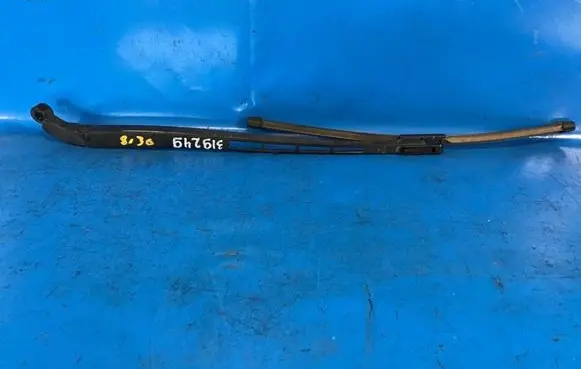 Toyota Tundra II Front wiper blade arm 852110C020