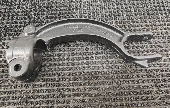 Audi A5 Sportback 8TA Lower shock absorber bracket 8k0413k