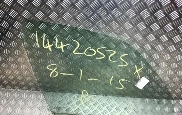 Citroen Xsara Picasso Front door window glass four-door