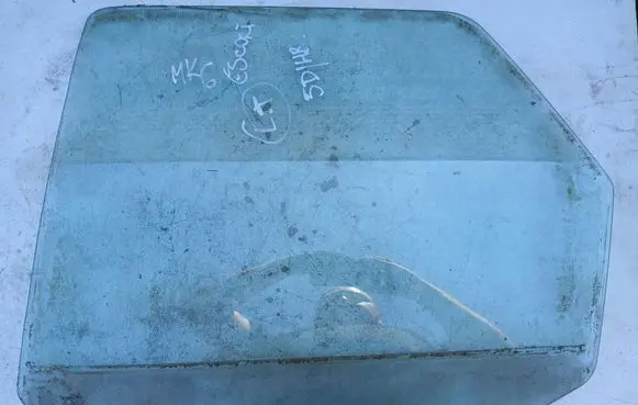 Ford Escort Rear door window glass 