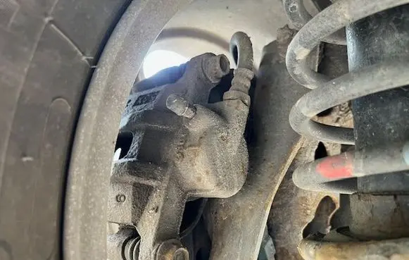 Mitsubishi Lancer Rear brake caliper