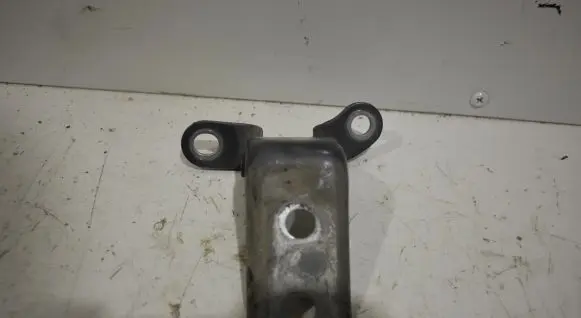 Toyota Avensis T250 Front door upper hinge
