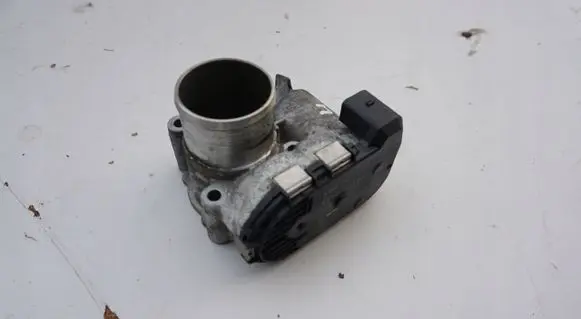 Renault Koleos I Throttle valve 8200330810