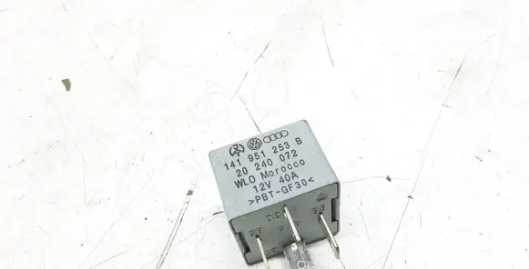 Volkswagen PASSAT B5.5 Other relay 141951253B