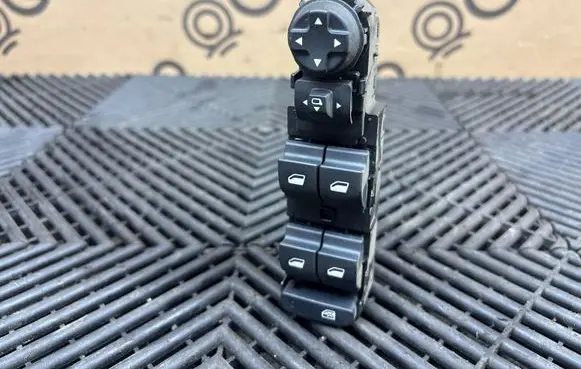 Peugeot 3008 II Electric window control switch C0F0R01059A