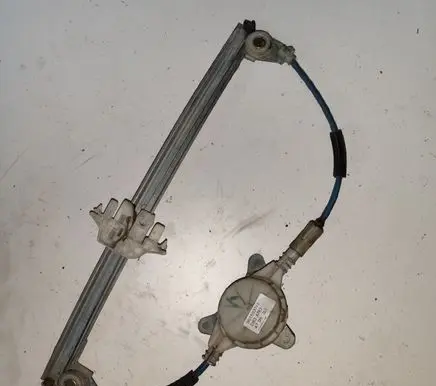 Rear door manual window regulator
