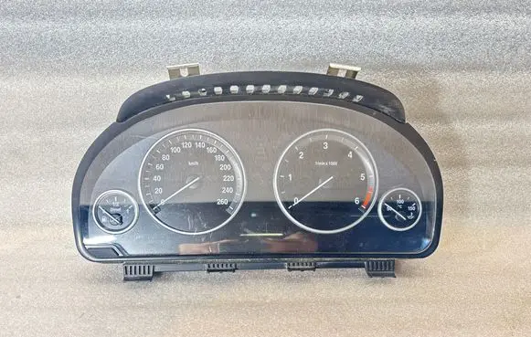 BMW 5 F10 F11 Speedometer (instrument cluster) 6844009 10153310 011041000
