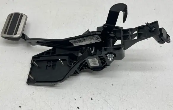 Peugeot 5008 II Brake pedal 9837001780