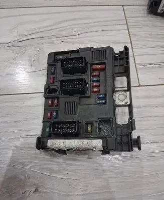 Peugeot 206+ BSM Control unit 9643498880