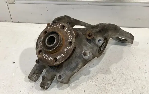 Audi A7 S7 4G Rear wheel hub 8R0505335C