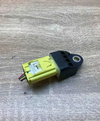 Toyota Prius (XW20) Airbag deployment crash/impact sensor 8983130020 WITHPLUG