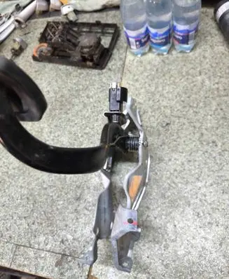 Opel Astra G Brake pedal 09132299