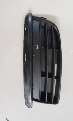 Volkswagen Jetta V Front bumper lower grill 1K0853665G