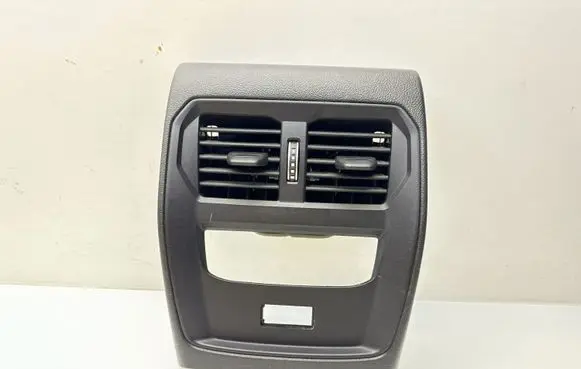 BMW 3 G20 G21 Rear air vent grill 7943079
