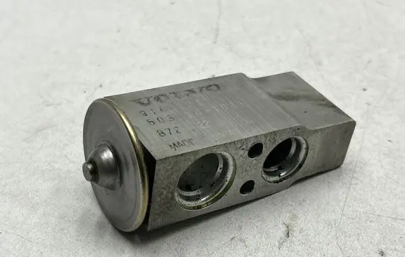 Volvo XC70 Air conditioning (A/C) expansion valve 
