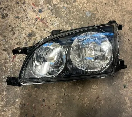 Toyota Avensis T220 Headlight/headlamp 2121187L