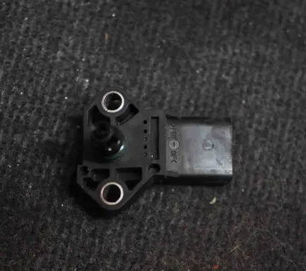 Volkswagen PASSAT B5 Air pressure sensor 0281002401 038906051C