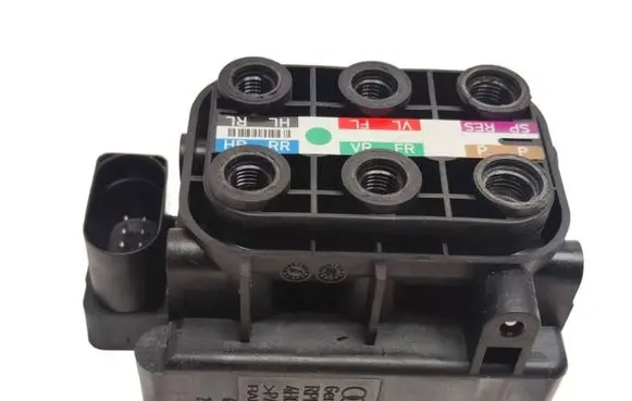 Audi A7 S7 4G Air suspension valve block 4H0616013D 666832 221028B