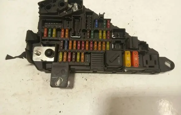 BMW 5 E60 E61 Fuse module 6906603