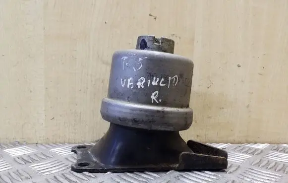 Volkswagen Transporter - Caravelle T5 Engine mount bracket 7H0199256E