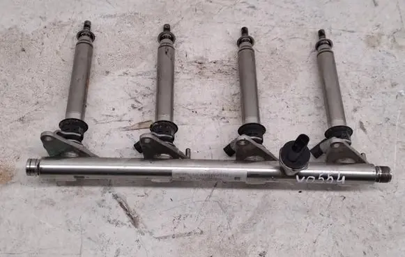 Mercedes-Benz C W205 Fuel injector A2700701400