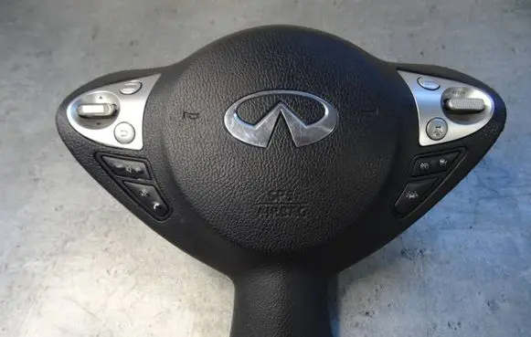 Infiniti FX Steering wheel airbag