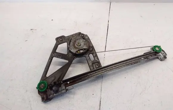 Rear door manual window regulator
