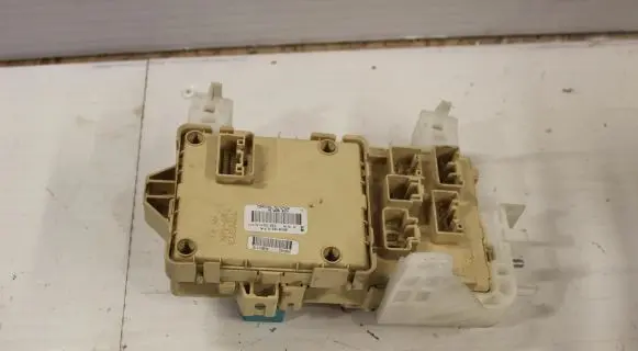 Toyota Corolla Verso AR10 Fuse module 892210F010