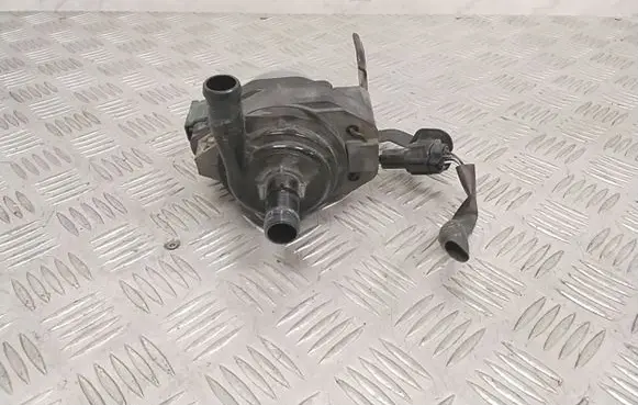 Nissan Leaf II (ZE1) Electric auxiliary coolant/water pump 215815SA0A