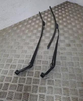 Toyota Avensis T250 Front wiper blade arm
