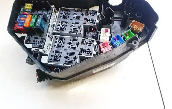 Volkswagen Touareg I Fuse box set 7l6072b