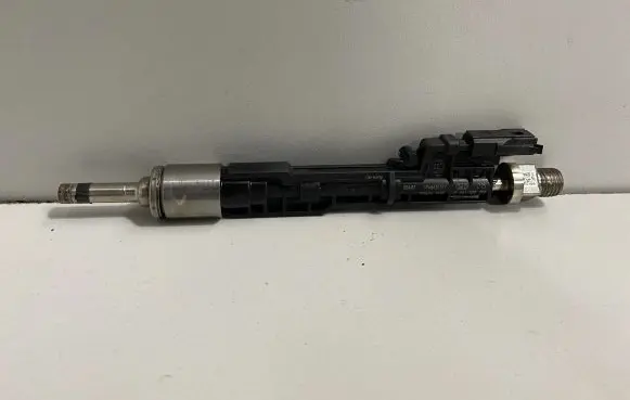 BMW 2 F22 F23 Fuel injector 7639994