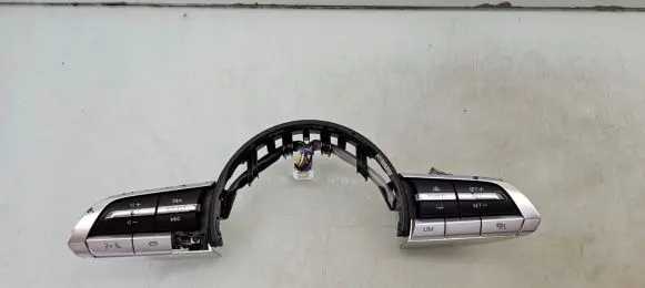 Mazda 3 Steering wheel buttons/switches 