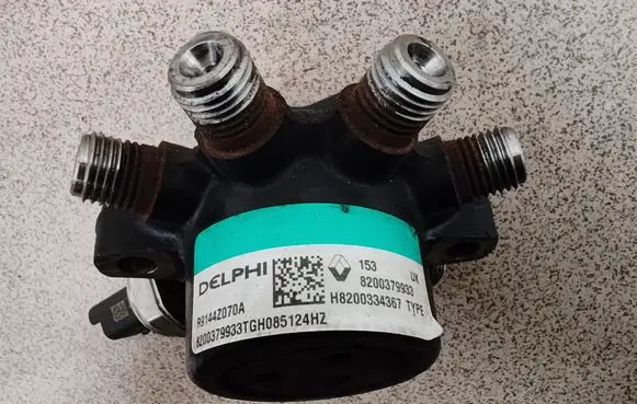 Nissan Note (E11) Fuel main line pipe 8200379933 R9144Z070A H8200334367