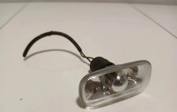 Audi A4 S4 B7 8E 8H Front fender indicator light