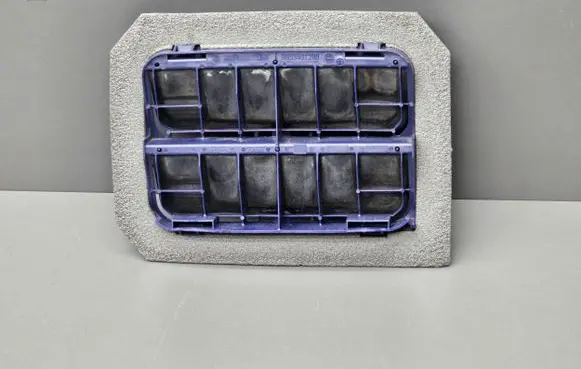 Quarter panel pressure vent